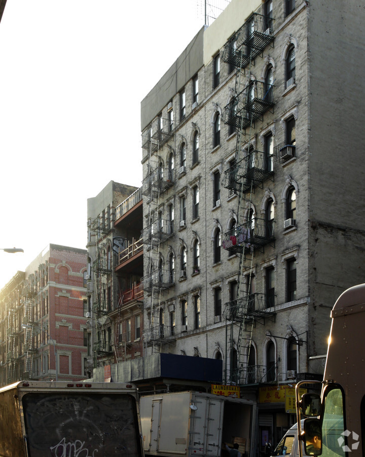 Broome St New York Loopnet Uk