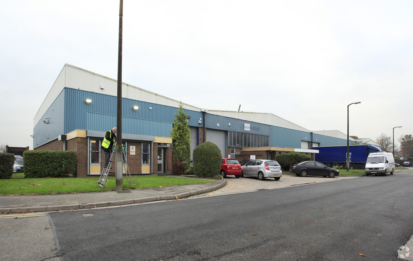 Shadowmoss Rd Wythenshawe M Lh Industrial For Rent Sf Gbr