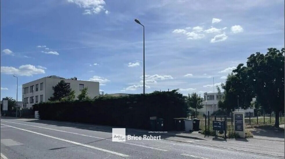 Light Industrial in Chassieu to rent - Building Photo - Image 2 of 4