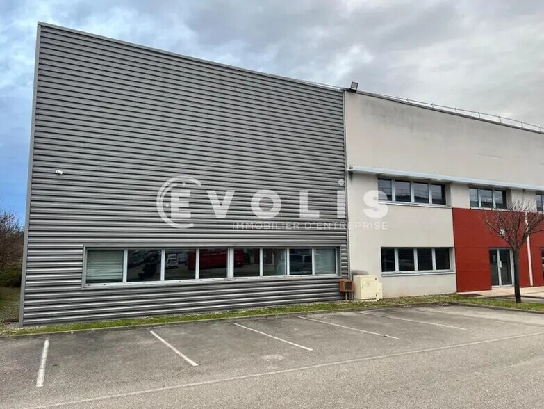 50 Rue Jean Zay, Saint-Priest to rent - Building Photo - Image 2 of 84