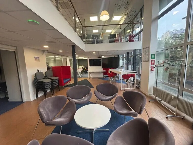 Industrial in Puteaux to rent - Building Photo - Image 3 of 14