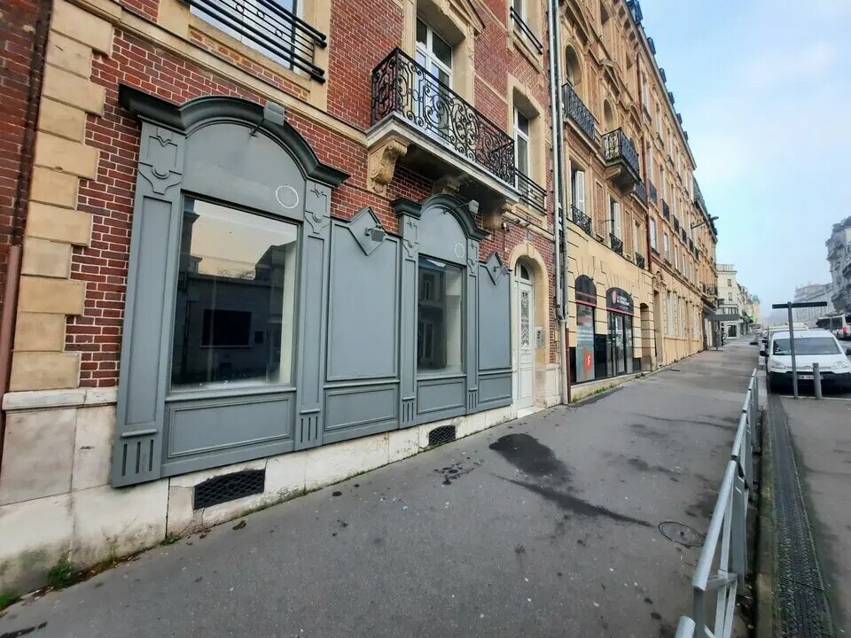 Office in Rouen to rent Building Photo- Image 1 of 7