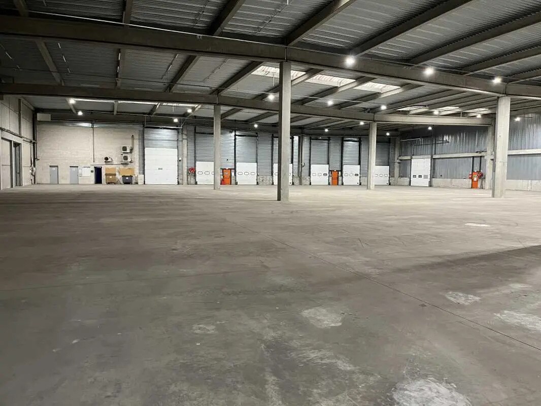 14 Avenue Maréchal Juin, Saint-Laurent-de-Mure to rent Interior Photo- Image 1 of 2