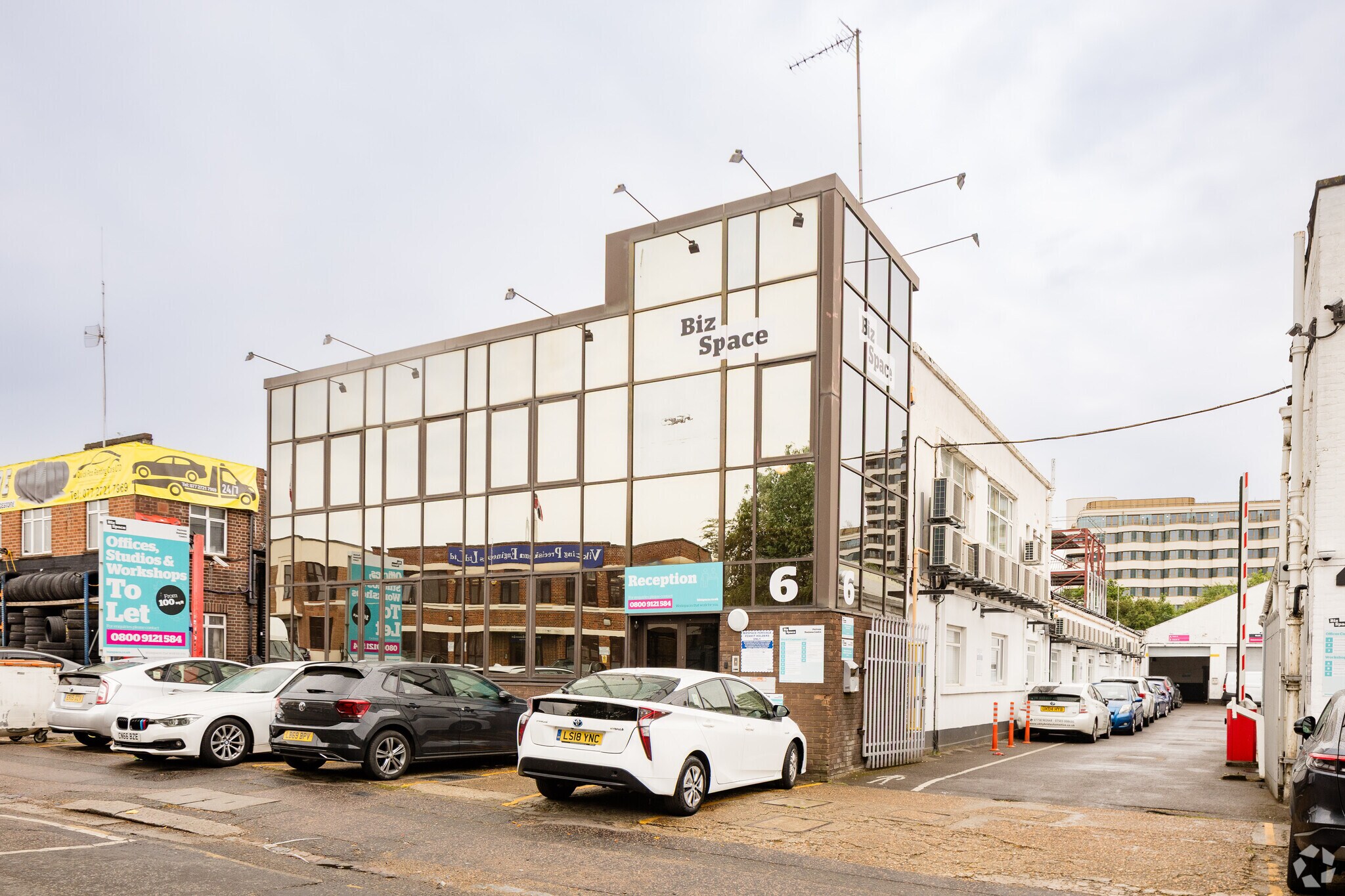 4-6 Wadsworth Rd, Greenford to rent Building Photo- Image 1 of 9
