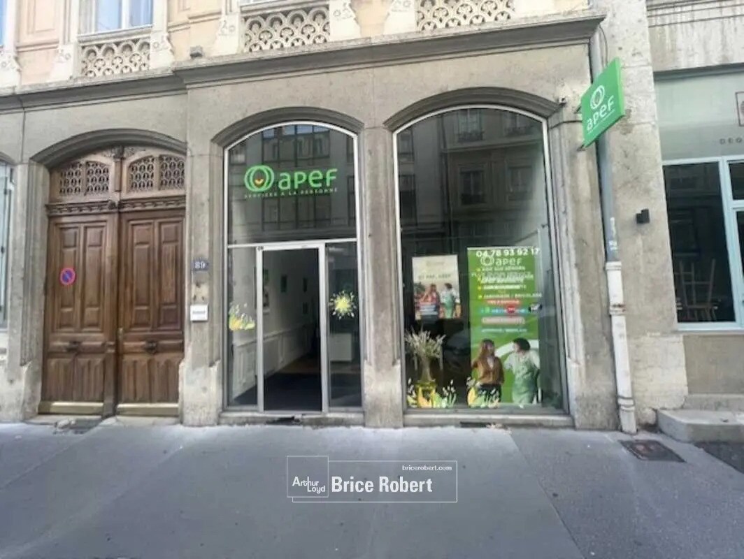 Retail in Lyon to rent Building Photo- Image 1 of 3