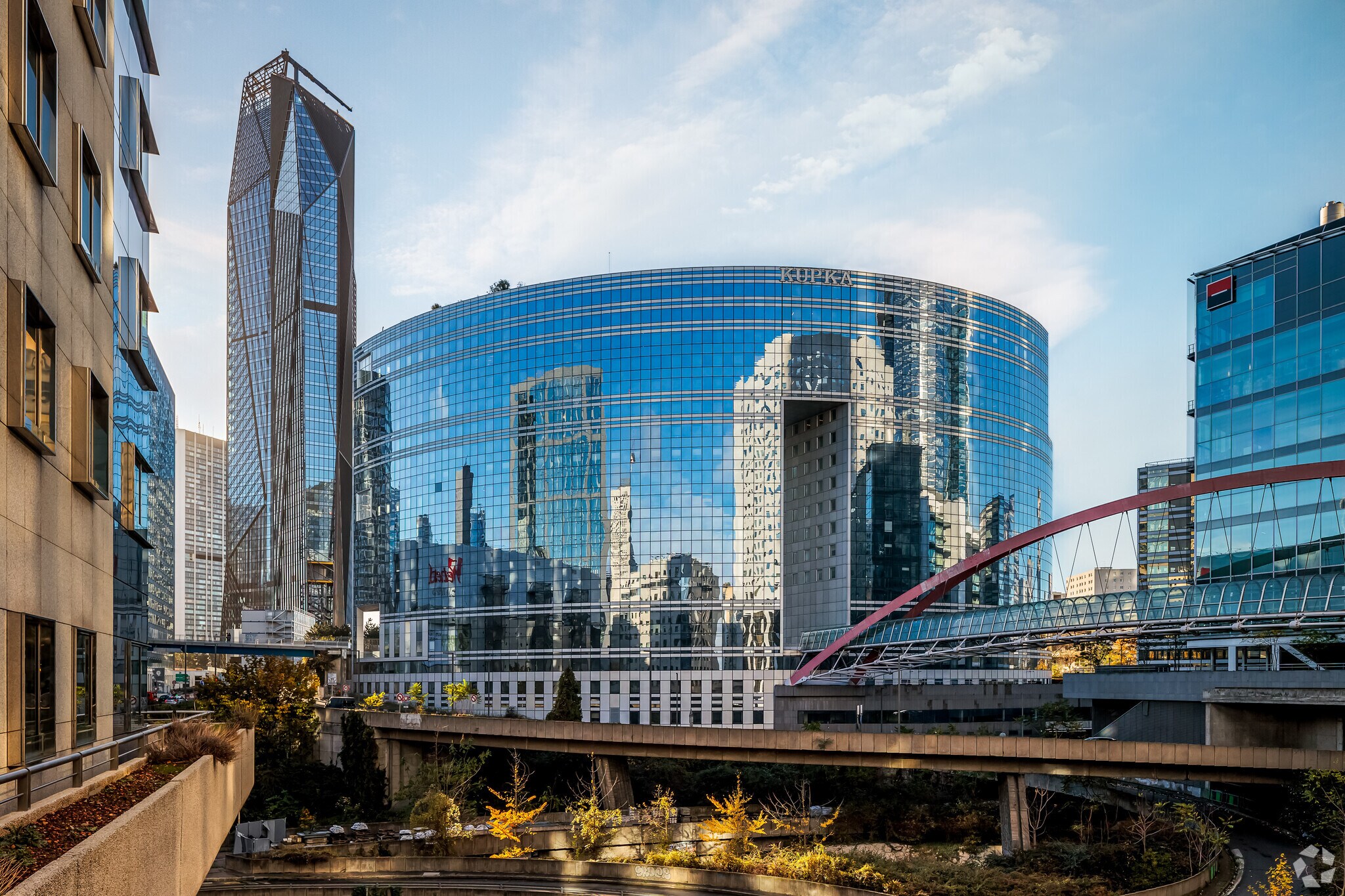 16-18 Rue Hoche, Puteaux to rent Primary Photo- Image 1 of 23