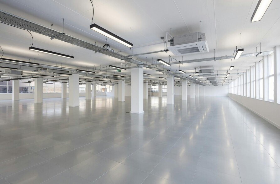 28-42 Banner St, London to rent - Interior Photo - Image 2 of 5