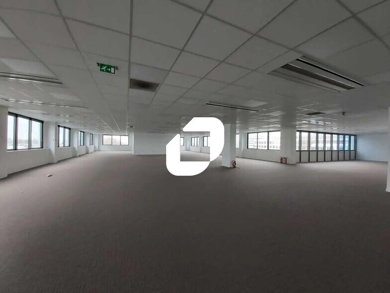 54-56 Rue D'Arcueil, Rungis to rent - Interior Photo - Image 2 of 9