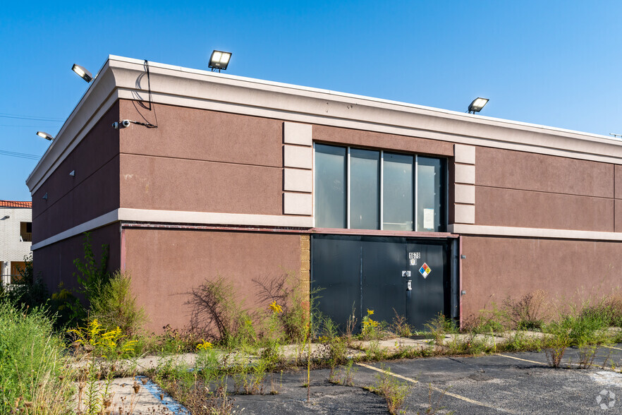 1680 E Grand Blvd, Detroit, MI for rent - Building Photo - Image 3 of 9