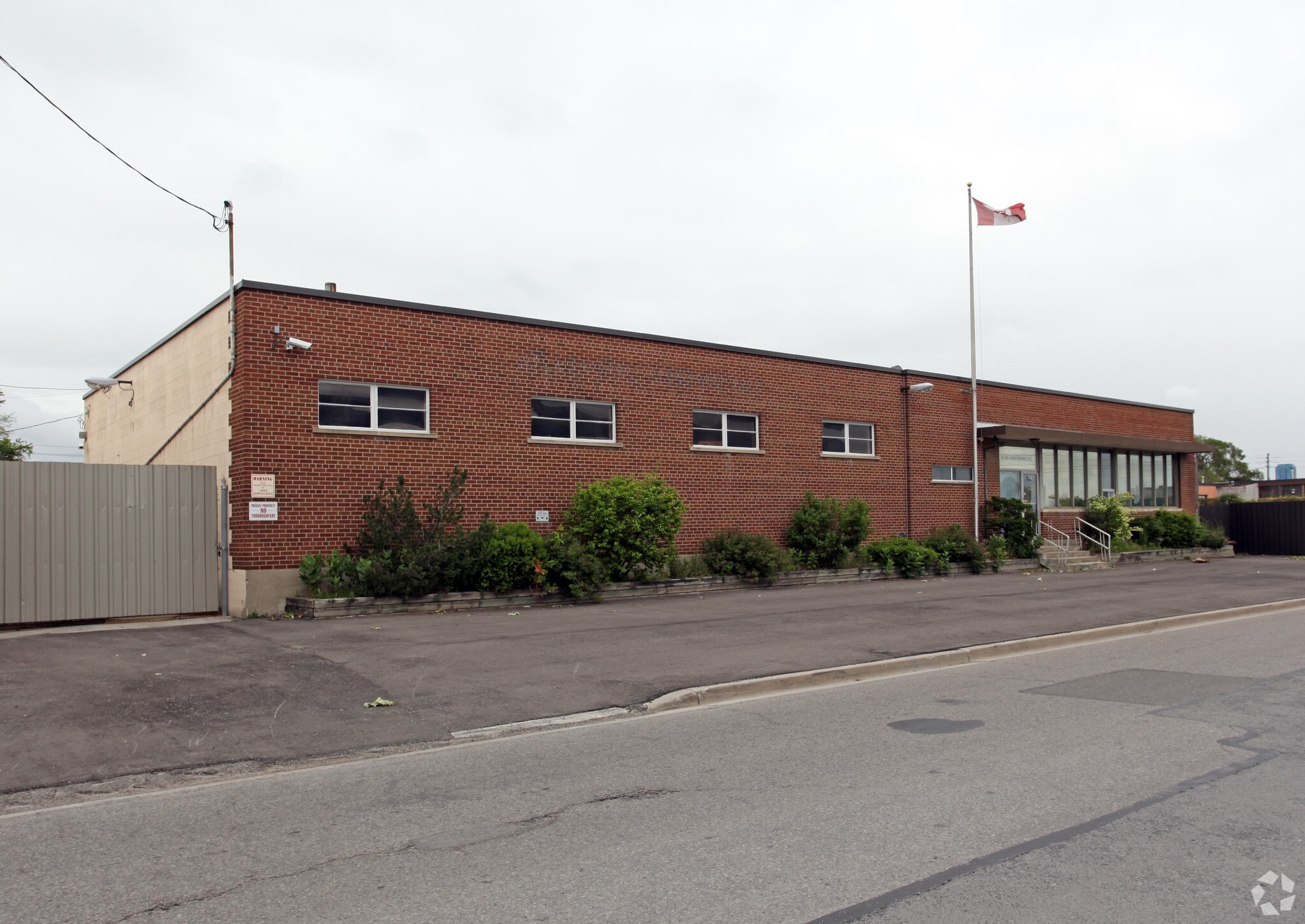 176 Wicksteed Ave & 57 Research Rd portfolio of 2 properties for sale on LoopNet.co.uk Primary Photo- Image 1 of 3