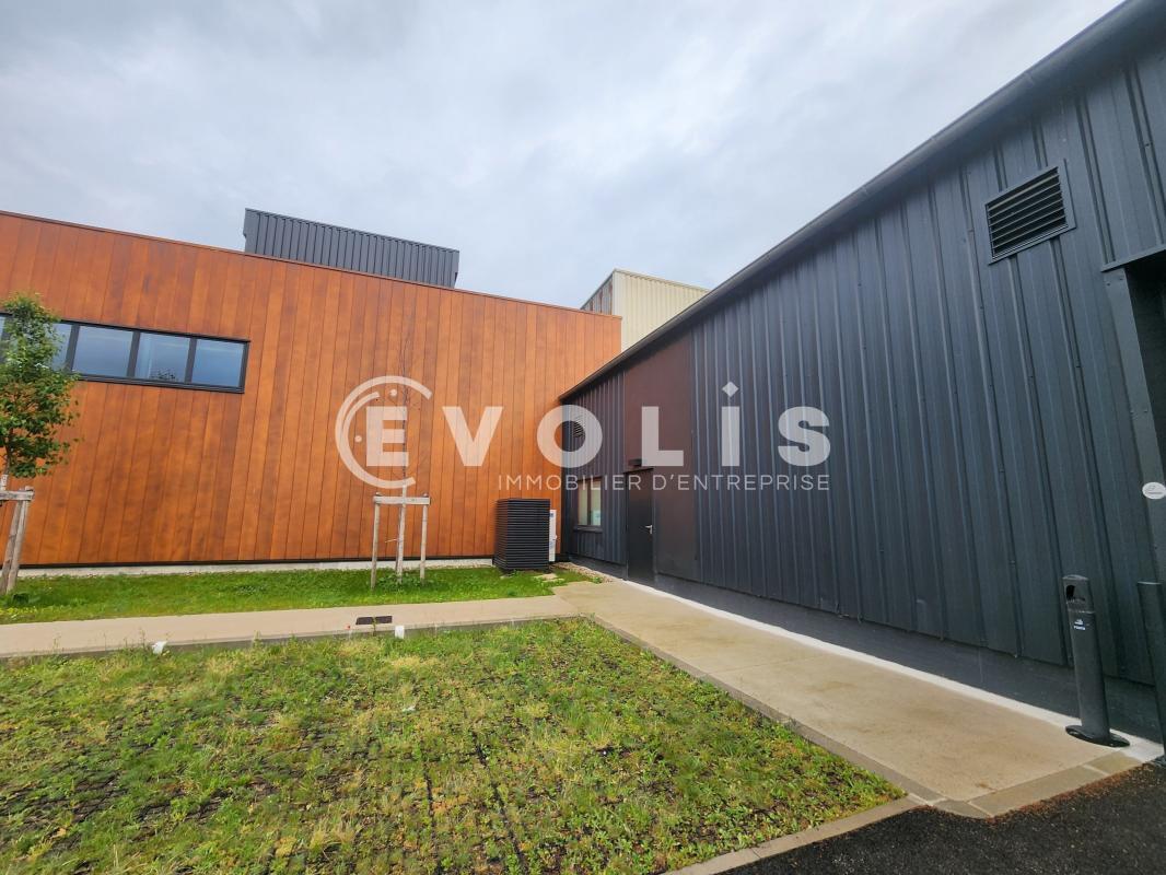 Light Industrial in Villeurbanne to rent Building Photo- Image 1 of 12