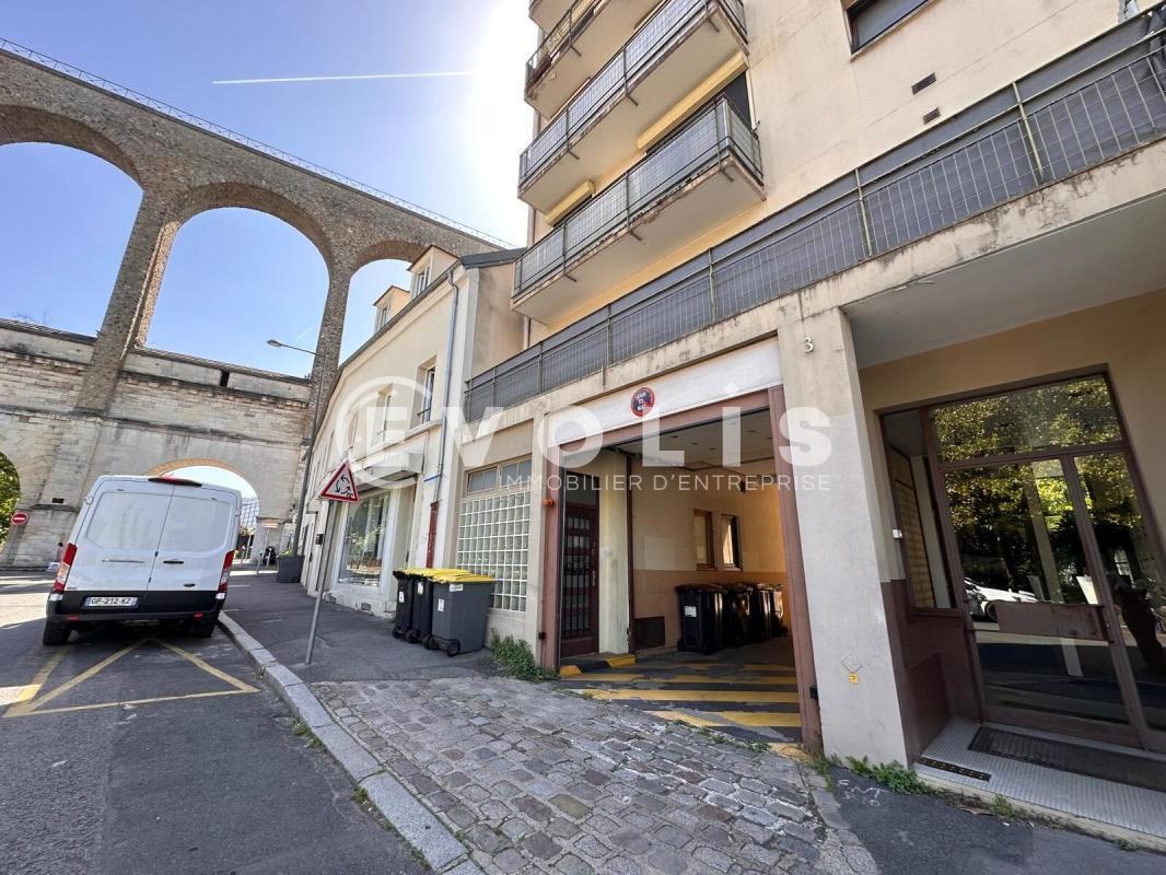 Office in Arcueil for sale Building Photo- Image 1 of 12