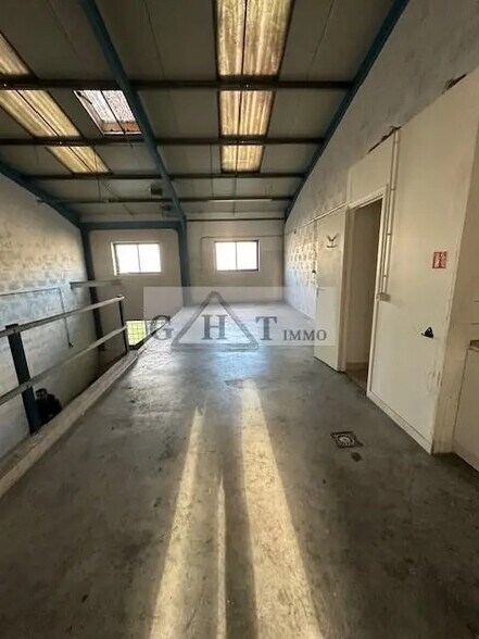 Industrial in Lisses to rent - Interior Photo - Image 3 of 8