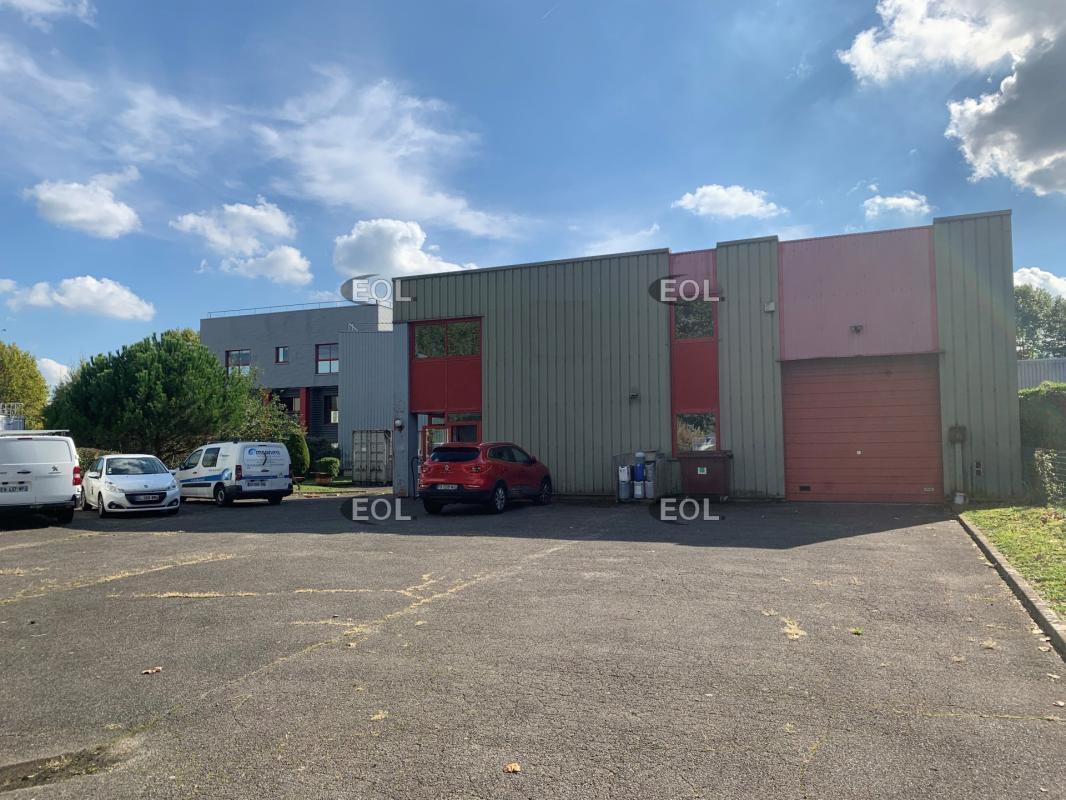 Industrial in Collégien to rent Building Photo- Image 1 of 10