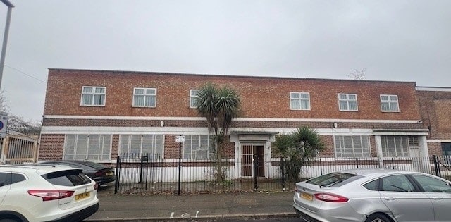33 Sutherland Rd, London to rent - Building Photo - Image 2 of 4