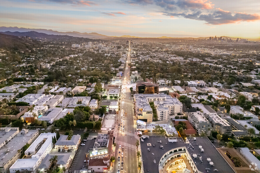 7979 W Sunset Blvd, Los Angeles, CA for rent - Primary Photo - Image 2 of 12