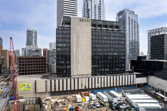 2200 Yonge St, Toronto, ON for rent Primary Photo- Image 1 of 4