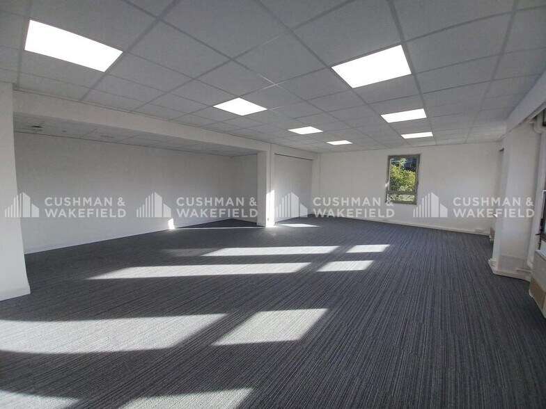 Office in Marseille to rent - Interior Photo - Image 2 of 7