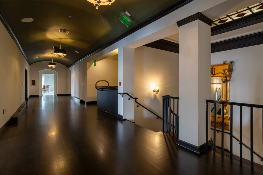 6525 W Sunset Blvd, Los Angeles, CA for rent - Matterport 3D Scan - Image 2 of 28