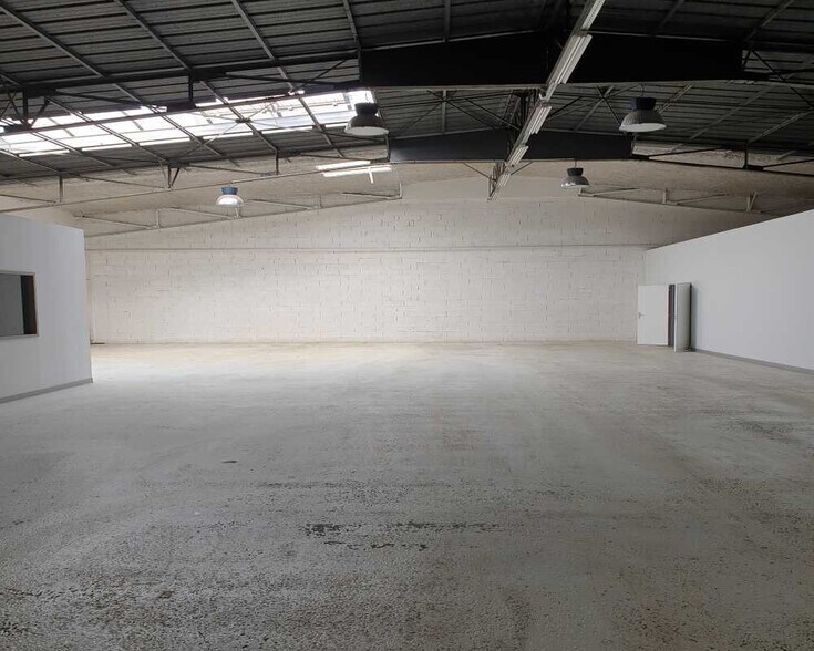 Light Industrial in Toulouse to rent - Interior Photo - Image 3 of 6