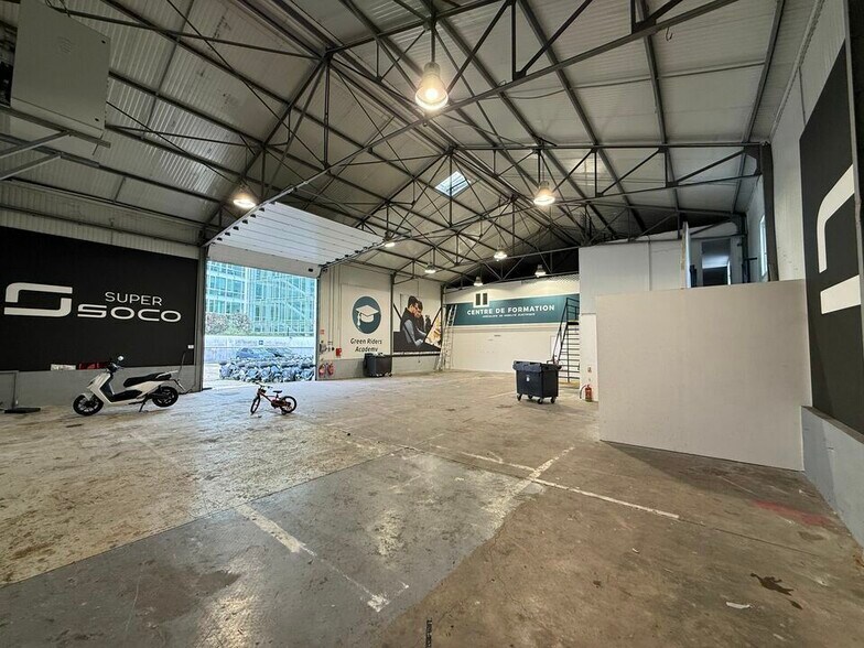 Industrial in Saint-Denis to rent - Interior Photo - Image 3 of 8