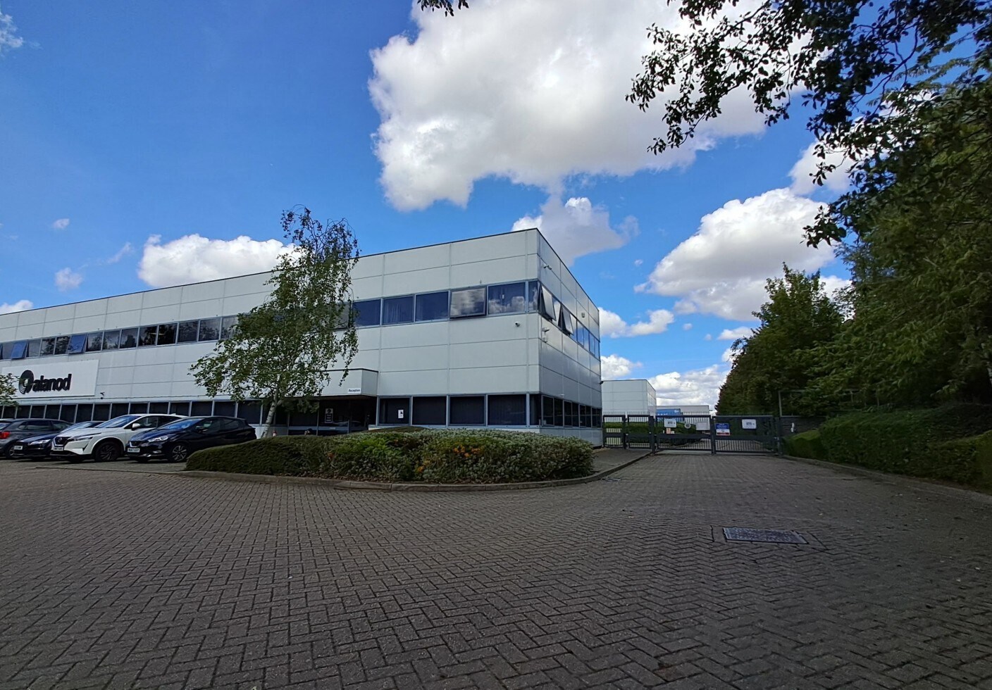 Chippenham Dr, Milton Keynes for sale Primary Photo- Image 1 of 1