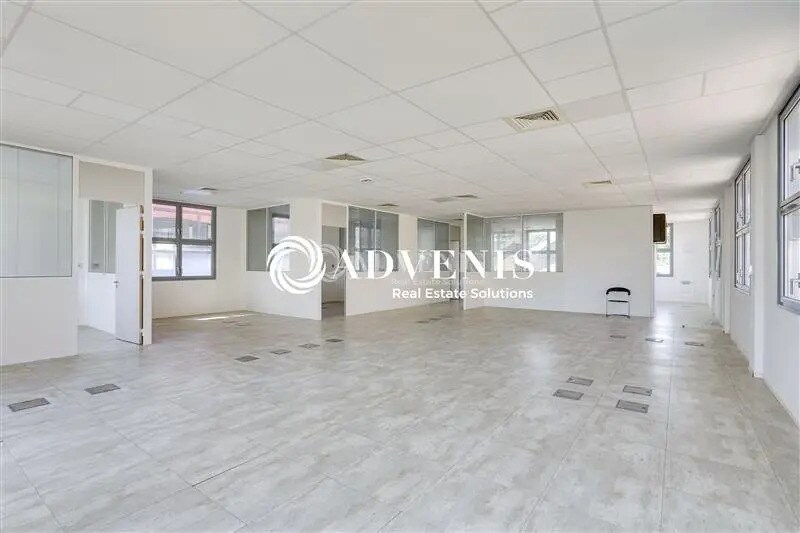 Office in Joinville-le-Pont to rent - Building Photo - Image 1 of 9