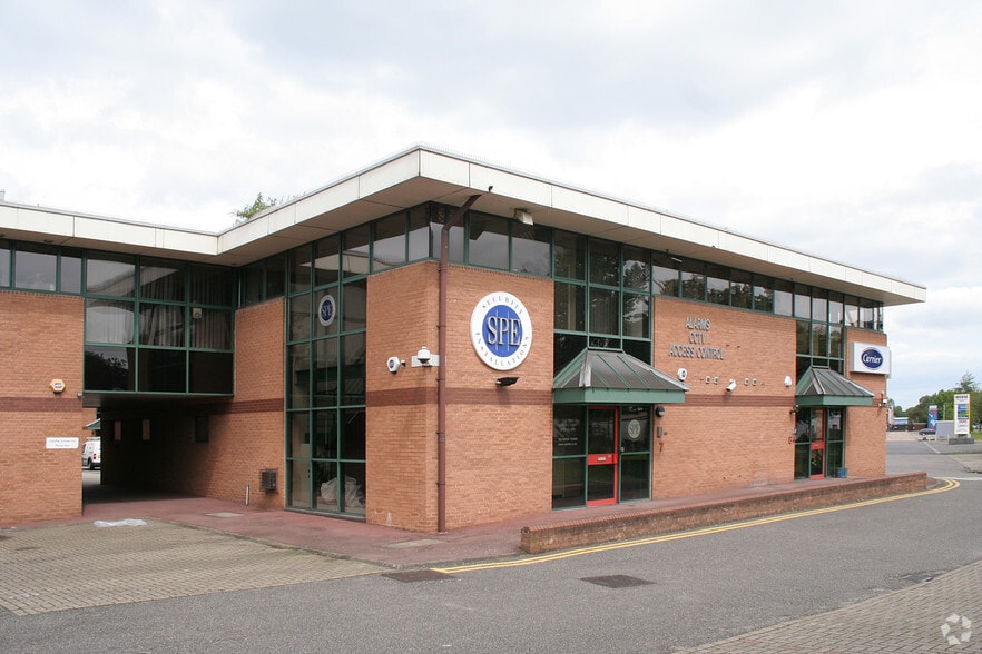 Cray Ave, Orpington to rent - Building Photo - Image 3 of 5