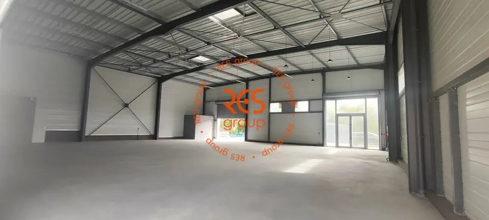 Location Local d'activités 400 m² - Photo 1