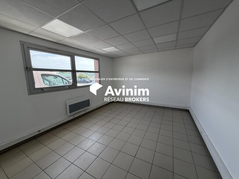 Industrial in Chambly to rent - Interior Photo - Image 3 of 3