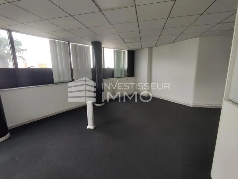 Office in Champigny-sur-Marne to rent - Interior Photo - Image 2 of 9