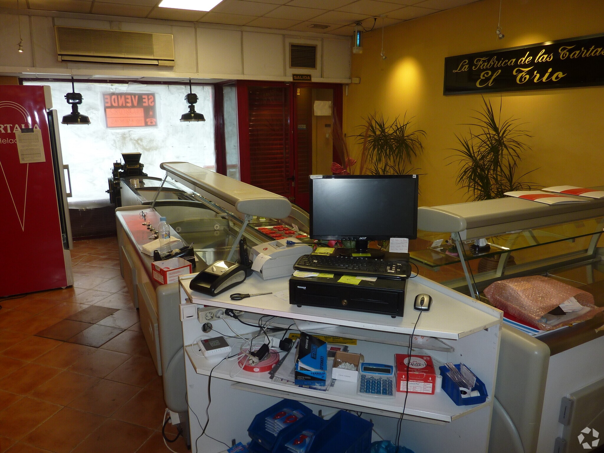 Retail in Madrid, Madrid to rent Interior Photo- Image 1 of 5