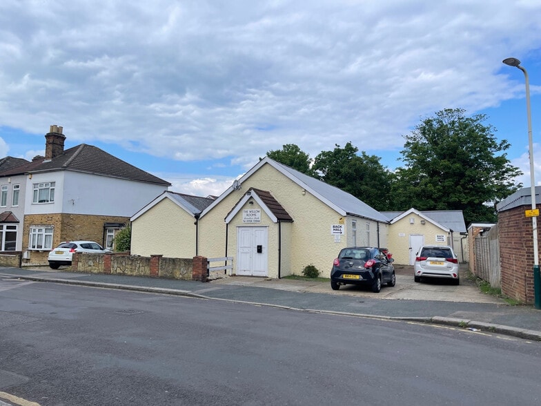 2 Willow St, Romford for sale - Primary Photo - Image 1 of 1
