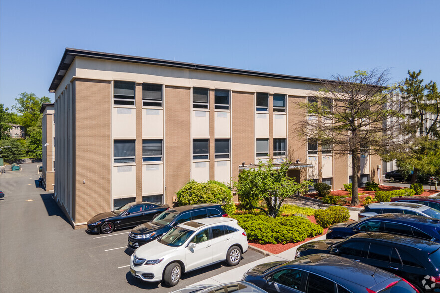 580 Sylvan Ave, Englewood Cliffs, NJ for rent - Building Photo - Image 2 of 3