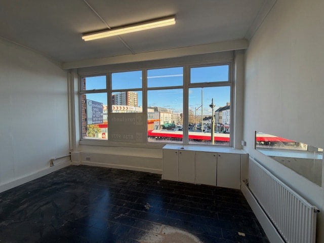 69-69A Brent St, London to rent Interior Photo- Image 1 of 5
