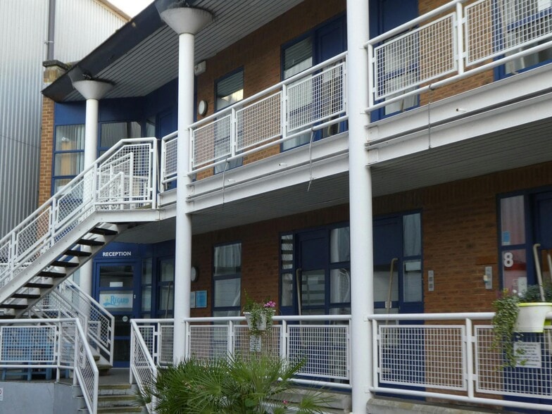 167-169 London Rd, Kingston Upon Thames to rent - Building Photo - Image 3 of 16