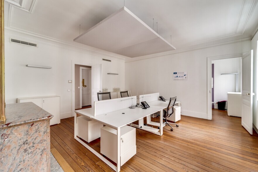 Office in Paris for sale - Building Photo - Image 1 of 4