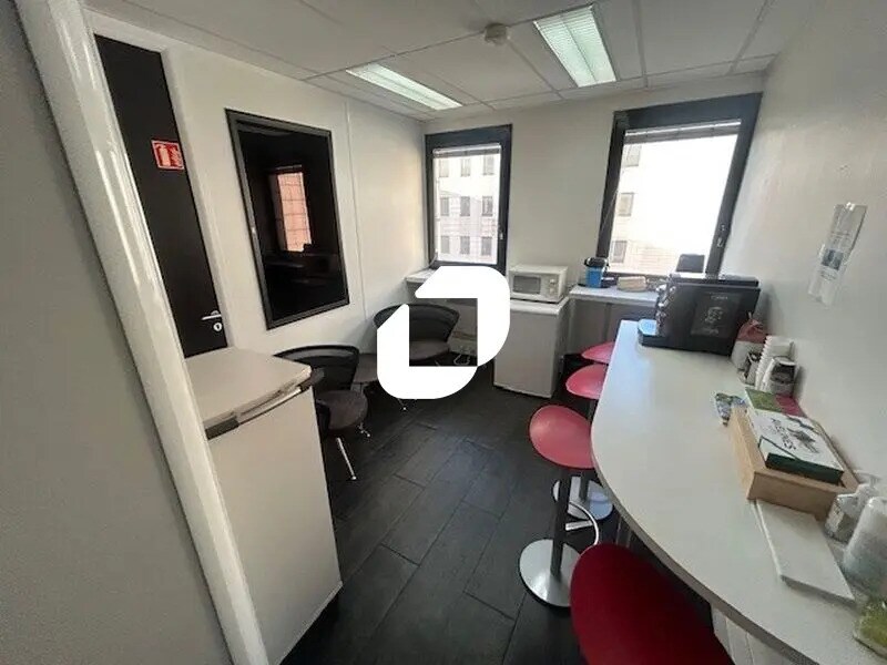 Office in Nanterre to rent Interior Photo- Image 1 of 5
