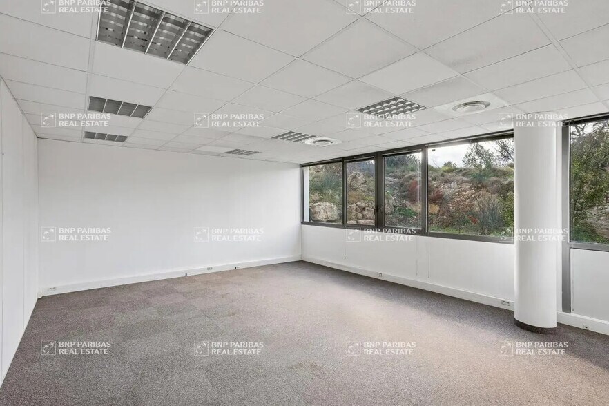 Office in Aix-en-Provence to rent - Building Photo - Image 3 of 28