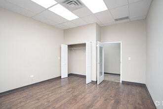 3420 Lacrosse Ln, Naperville, IL to rent Interior Photo- Image 2 of 2