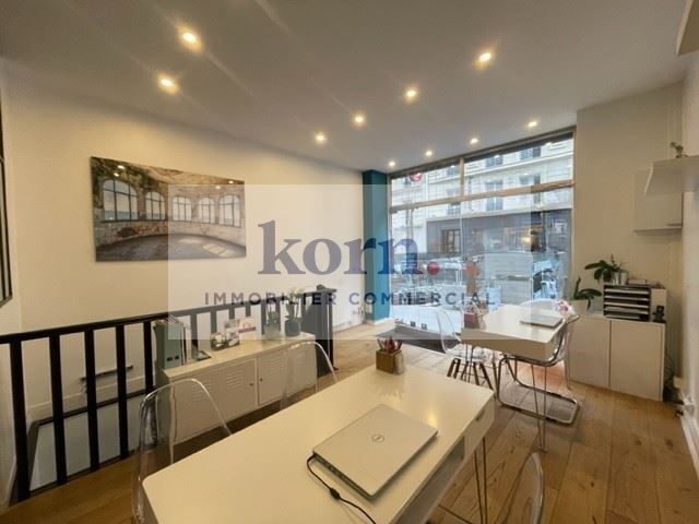 Retail in Paris to rent - Interior Photo - Image 2 of 5