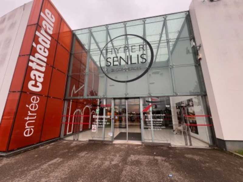Retail in Senlis to rent Building Photo- Image 1 of 18