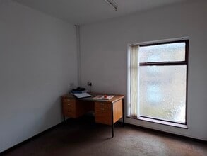 Warrington St, Oldham to rent Interior Photo- Image 2 of 4
