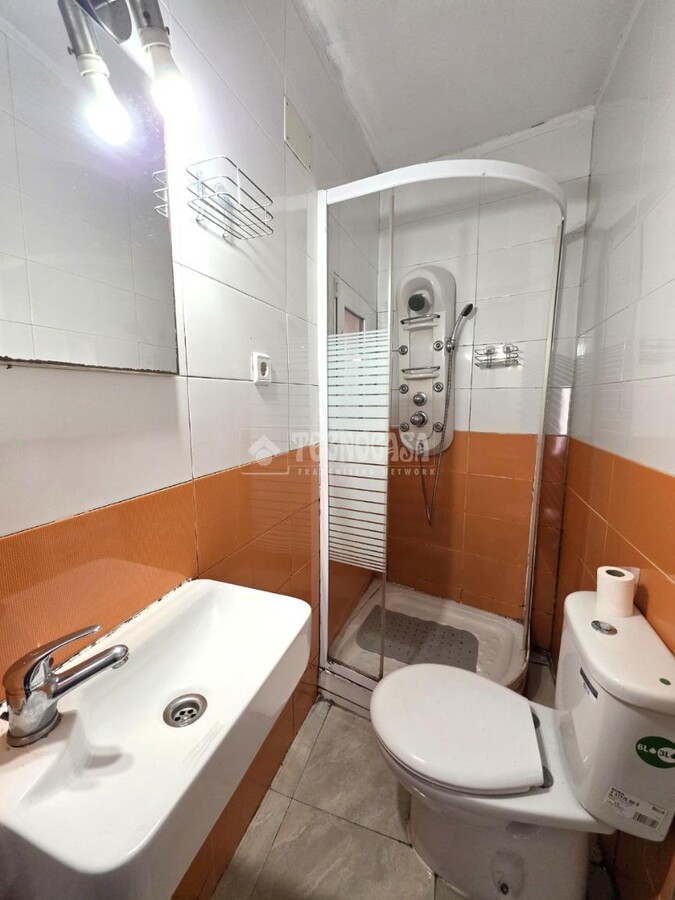 Madrid, MAD 28025 -  -  - Interior Photo - Image 1 of 2