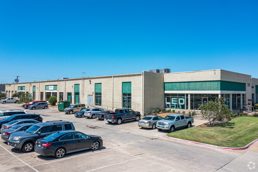 9011 John Carpenter Fwy, Dallas, TX for rent - Primary Photo - Image 1 of 6