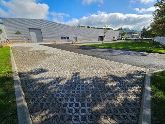Location Commerce 641 m² à 1 300 m²