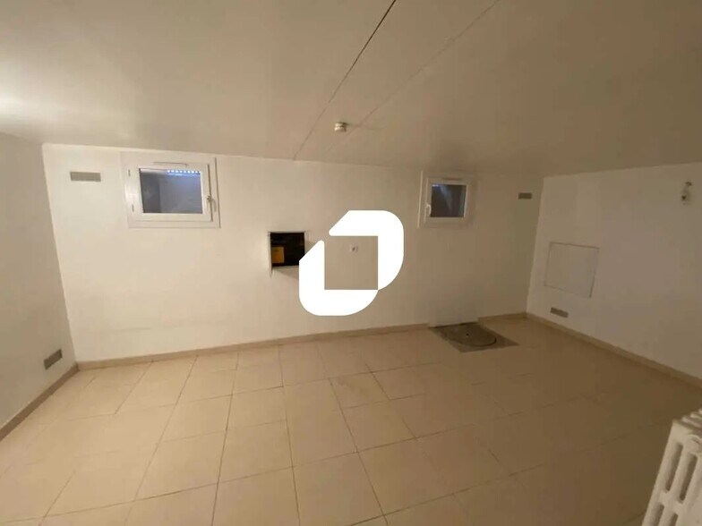 Office in Montrouge to rent - Building Photo - Image 3 of 11