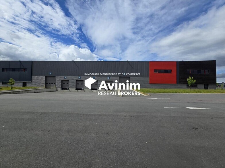 Industrial in Louvres to rent - Building Photo - Image 1 of 6