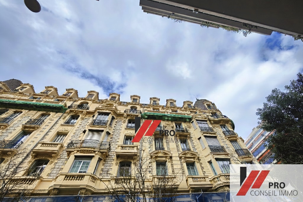 Location Bureaux 110 m² - Photo 1