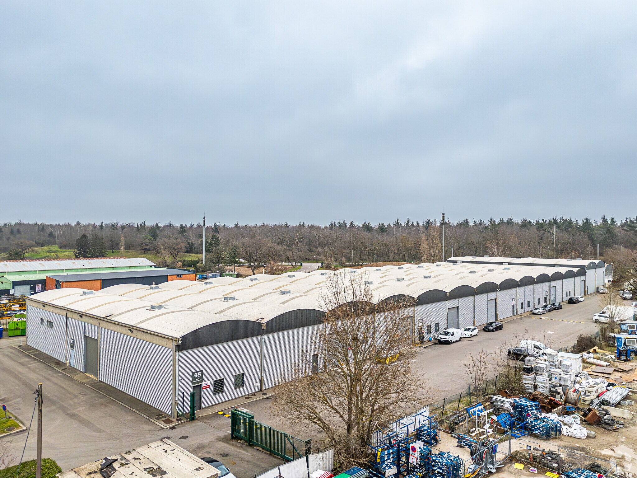 Light Industrial in Saint-Priest to rent Primary Photo- Image 1 of 4